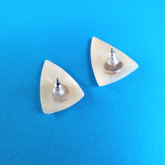 White Mother of Pearl Pierced Earrings Vintage - Picture 2 of 6